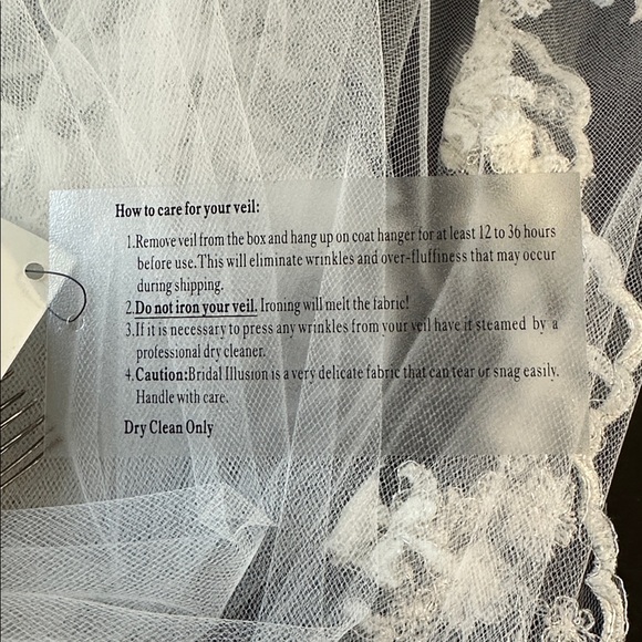 New With Tags Off White Cream Short Lace Veil - Picture 5 of 9